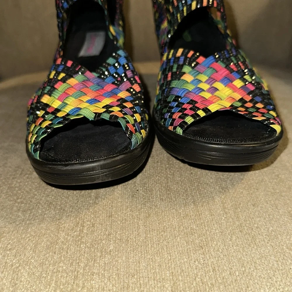 BARE TRAPS Women’s Memory Foam Umma Wedge Heel Rainbow Woven Sandal Size 8.5